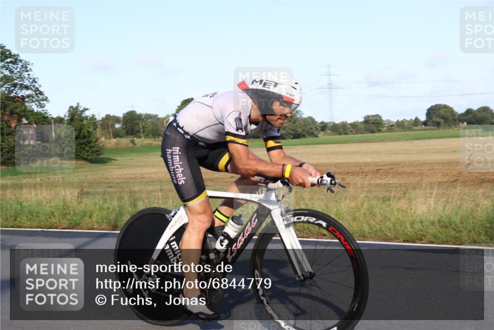 25.08.2024 - Elbe Triathlon Hamburg Fuchs,  Jonas http://msf.ph/oto/6844779 25.08.2024 09:04:29 Radfahren 73 meine-sportfotos.de