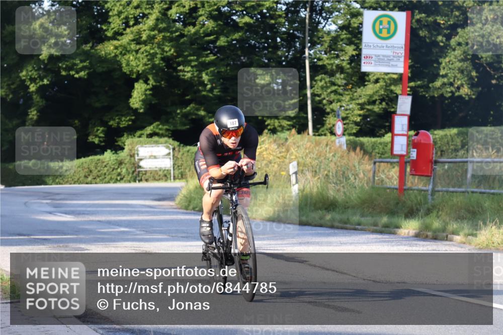 25.08.2024 - Elbe Triathlon Hamburg Fuchs,  Jonas http://msf.ph/oto/6844785 25.08.2024 09:04:46 Radfahren 187 meine-sportfotos.de