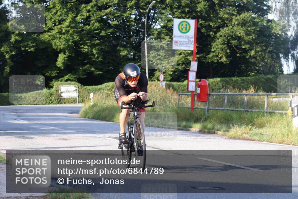 25.08.2024 - Elbe Triathlon Hamburg Fuchs,  Jonas http://msf.ph/oto/6844789 25.08.2024 09:04:46 Radfahren 187 meine-sportfotos.de