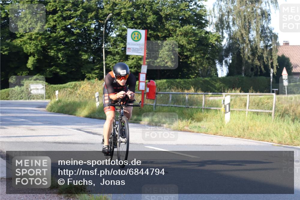 25.08.2024 - Elbe Triathlon Hamburg Fuchs,  Jonas http://msf.ph/oto/6844794 25.08.2024 09:04:46 Radfahren 187 meine-sportfotos.de