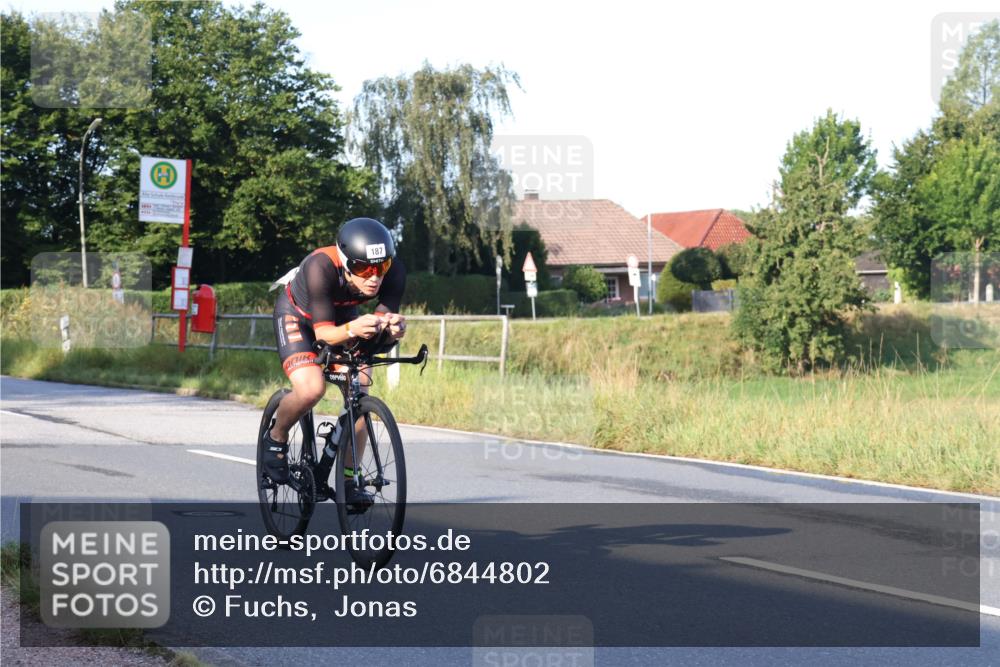 25.08.2024 - Elbe Triathlon Hamburg Fuchs,  Jonas http://msf.ph/oto/6844802 25.08.2024 09:04:46 Radfahren 187 meine-sportfotos.de