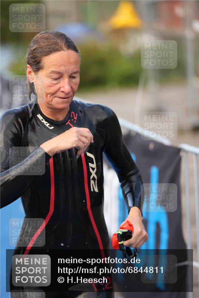 25.08.2024 - Elbe Triathlon Hamburg H.Heesch http://msf.ph/oto/6844811 25.08.2024 08:47:12 Schwimmen 125, 146, 193, 194 meine-sportfotos.de