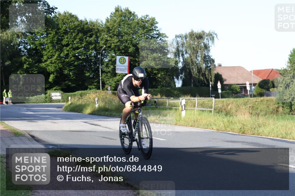 25.08.2024 - Elbe Triathlon Hamburg Fuchs,  Jonas http://msf.ph/oto/6844849 25.08.2024 09:05:00 Radfahren 164 meine-sportfotos.de