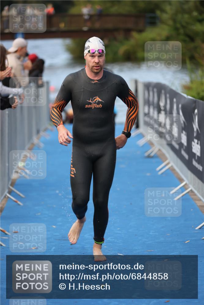 25.08.2024 - Elbe Triathlon Hamburg H.Heesch http://msf.ph/oto/6844858 25.08.2024 08:47:17 Schwimmen 122, 125, 146, 165, 193, 194 meine-sportfotos.de