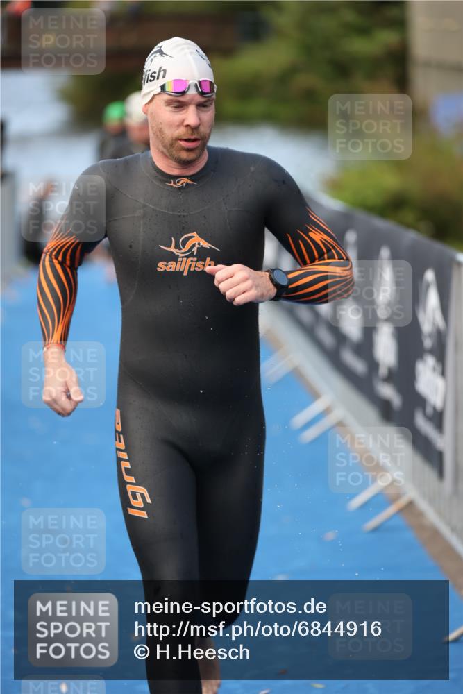 25.08.2024 - Elbe Triathlon Hamburg H.Heesch http://msf.ph/oto/6844916 25.08.2024 08:47:18 Schwimmen 119, 122, 125, 165, 193, 194 meine-sportfotos.de