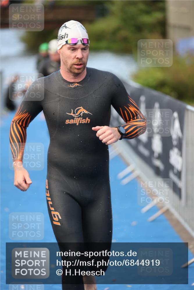25.08.2024 - Elbe Triathlon Hamburg H.Heesch http://msf.ph/oto/6844919 25.08.2024 08:47:18 Schwimmen 119, 122, 125, 165, 193, 194 meine-sportfotos.de