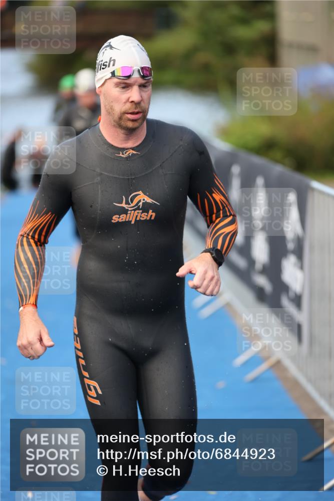 25.08.2024 - Elbe Triathlon Hamburg H.Heesch http://msf.ph/oto/6844923 25.08.2024 08:47:18 Schwimmen 119, 122, 125, 165, 193, 194 meine-sportfotos.de