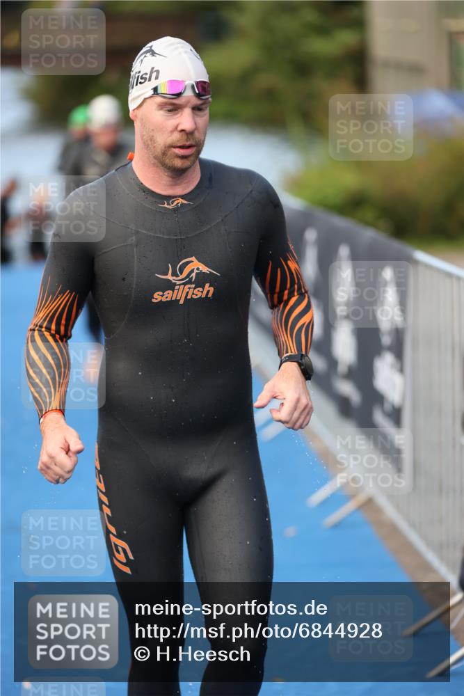 25.08.2024 - Elbe Triathlon Hamburg H.Heesch http://msf.ph/oto/6844928 25.08.2024 08:47:18 Schwimmen 119, 122, 125, 165, 193, 194 meine-sportfotos.de