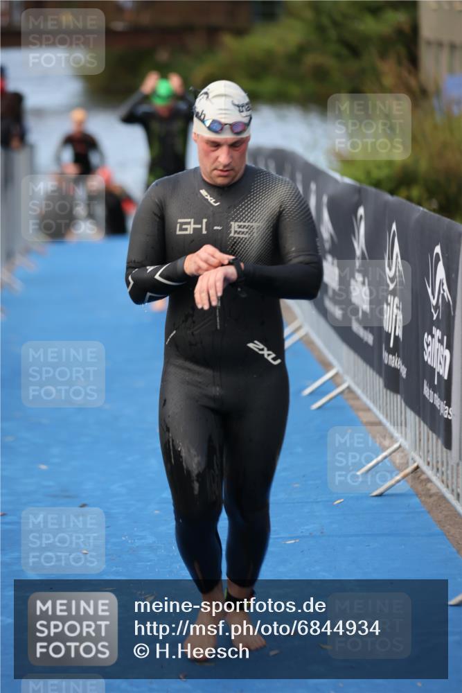 25.08.2024 - Elbe Triathlon Hamburg H.Heesch http://msf.ph/oto/6844934 25.08.2024 08:47:21 Schwimmen 119, 122, 125, 137, 165, 193, 194 meine-sportfotos.de