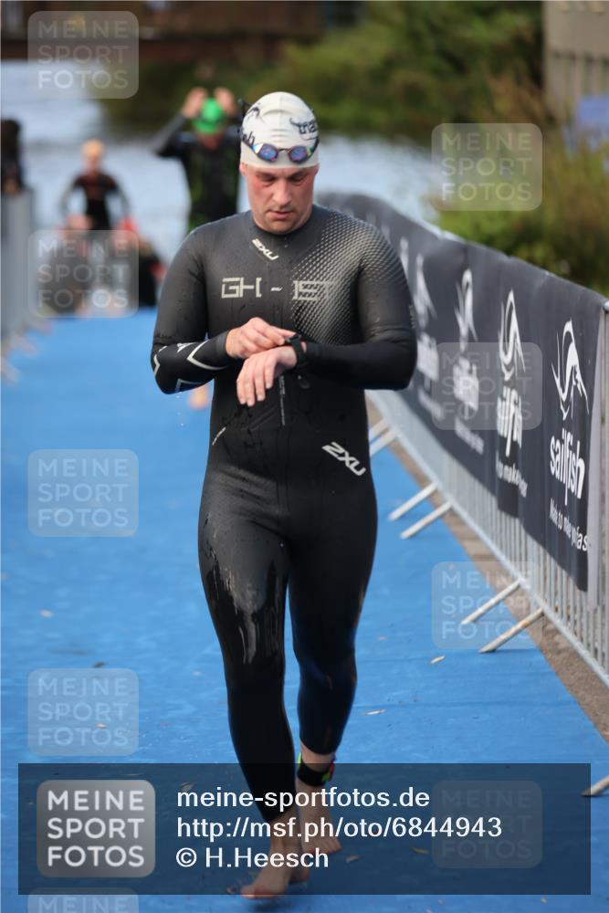 25.08.2024 - Elbe Triathlon Hamburg H.Heesch http://msf.ph/oto/6844943 25.08.2024 08:47:21 Schwimmen 119, 122, 125, 137, 165, 193, 194 meine-sportfotos.de