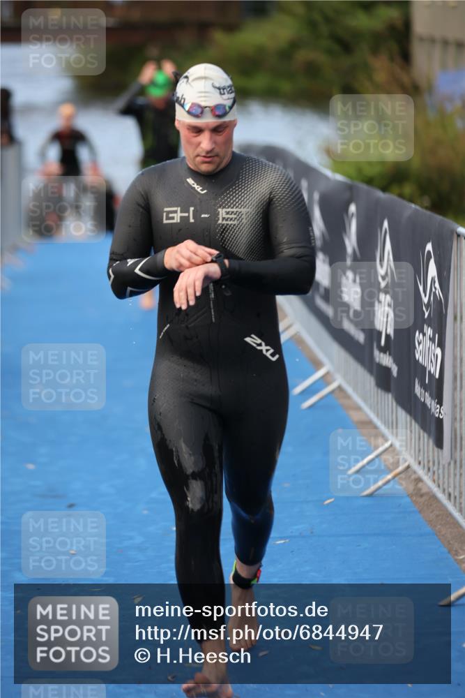 25.08.2024 - Elbe Triathlon Hamburg H.Heesch http://msf.ph/oto/6844947 25.08.2024 08:47:21 Schwimmen 119, 122, 125, 137, 165, 193, 194 meine-sportfotos.de