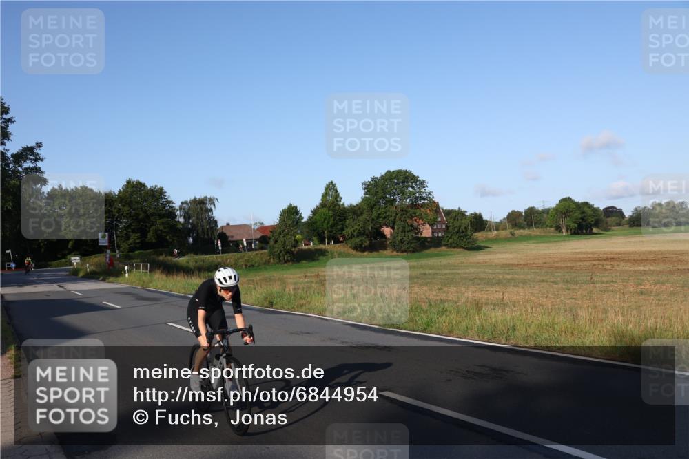 25.08.2024 - Elbe Triathlon Hamburg Fuchs,  Jonas http://msf.ph/oto/6844954 25.08.2024 09:05:29 Radfahren 109, 242 meine-sportfotos.de