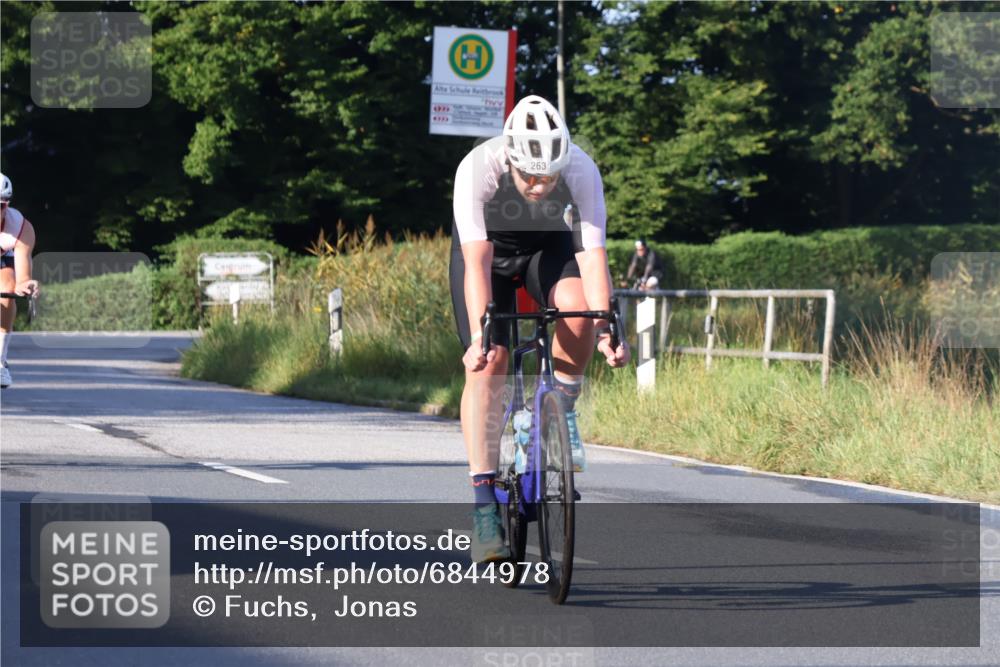 25.08.2024 - Elbe Triathlon Hamburg Fuchs,  Jonas http://msf.ph/oto/6844978 25.08.2024 09:05:39 Radfahren 242, 263, 232 meine-sportfotos.de