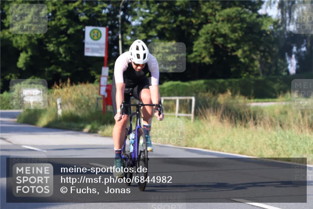 25.08.2024 - Elbe Triathlon Hamburg Fuchs,  Jonas http://msf.ph/oto/6844982 25.08.2024 09:05:39 Radfahren 242, 263, 232 meine-sportfotos.de
