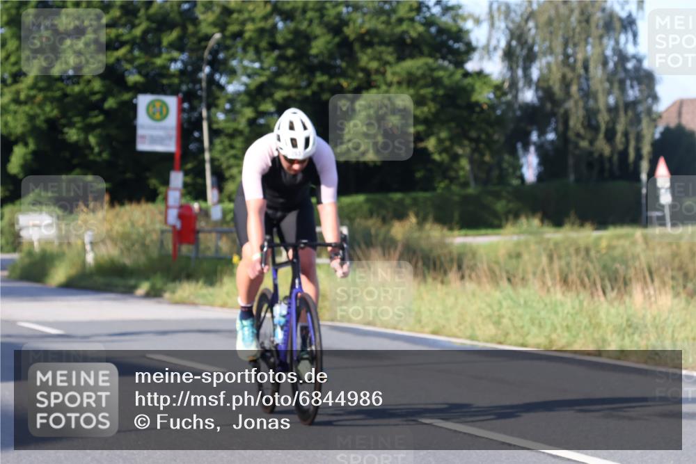 25.08.2024 - Elbe Triathlon Hamburg Fuchs,  Jonas http://msf.ph/oto/6844986 25.08.2024 09:05:39 Radfahren 242, 263, 232 meine-sportfotos.de
