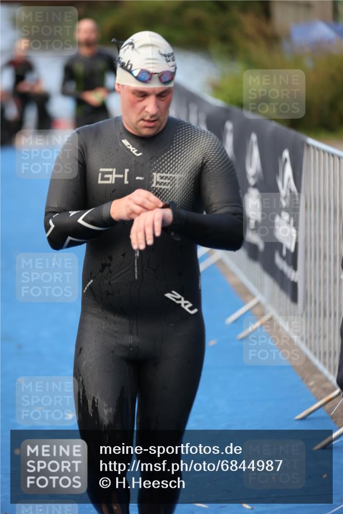 25.08.2024 - Elbe Triathlon Hamburg H.Heesch http://msf.ph/oto/6844987 25.08.2024 08:47:22 Schwimmen 119, 122, 125, 130, 137, 165, 181, 185, 193, 194 meine-sportfotos.de