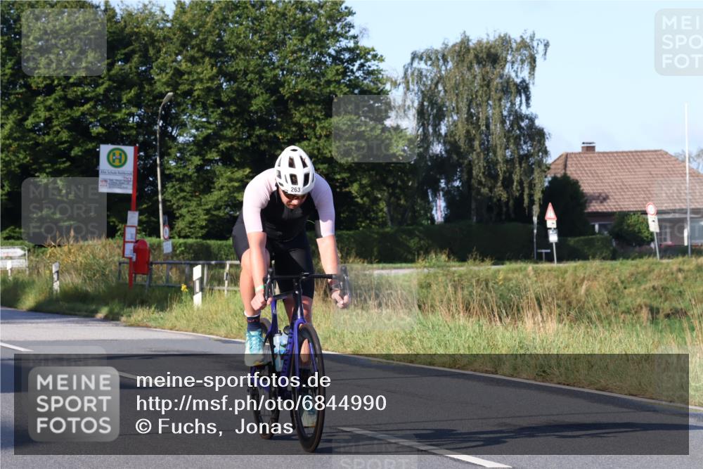 25.08.2024 - Elbe Triathlon Hamburg Fuchs,  Jonas http://msf.ph/oto/6844990 25.08.2024 09:05:39 Radfahren 242, 263, 232 meine-sportfotos.de