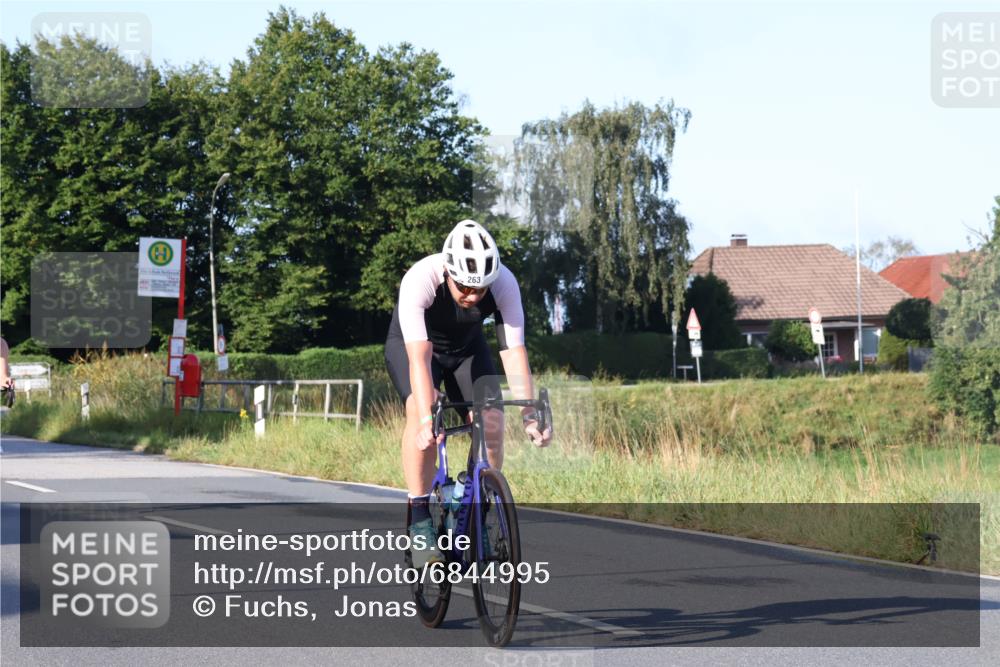 25.08.2024 - Elbe Triathlon Hamburg Fuchs,  Jonas http://msf.ph/oto/6844995 25.08.2024 09:05:39 Radfahren 242, 263, 232 meine-sportfotos.de