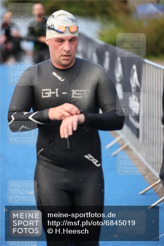 25.08.2024 - Elbe Triathlon Hamburg H.Heesch http://msf.ph/oto/6845019 25.08.2024 08:47:22 Schwimmen 119, 122, 125, 130, 137, 165, 181, 185, 193, 194 meine-sportfotos.de