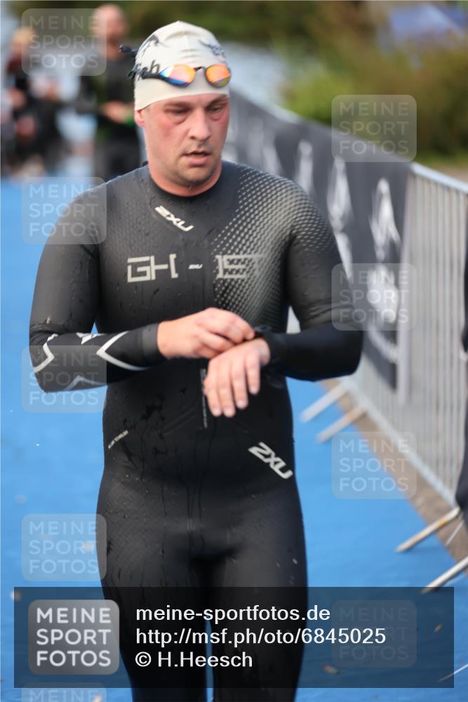25.08.2024 - Elbe Triathlon Hamburg H.Heesch http://msf.ph/oto/6845025 25.08.2024 08:47:22 Schwimmen 119, 122, 125, 130, 137, 165, 181, 185, 193, 194 meine-sportfotos.de