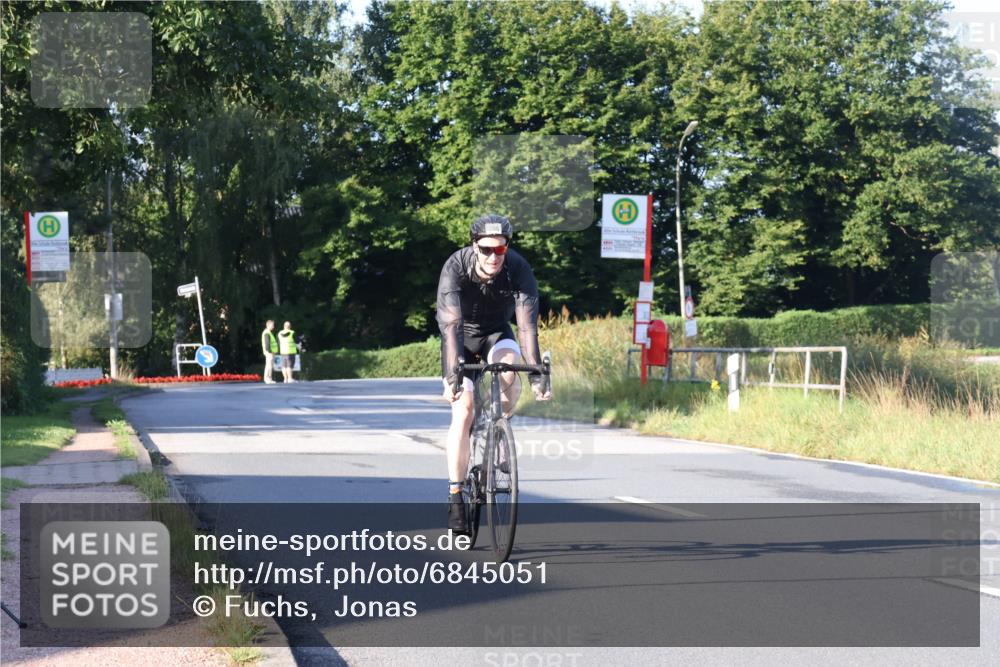 25.08.2024 - Elbe Triathlon Hamburg Fuchs,  Jonas http://msf.ph/oto/6845051 25.08.2024 09:05:48 Radfahren 296 meine-sportfotos.de
