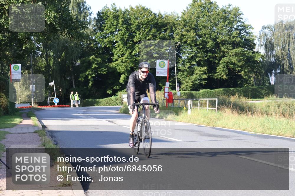 25.08.2024 - Elbe Triathlon Hamburg Fuchs,  Jonas http://msf.ph/oto/6845056 25.08.2024 09:05:49 Radfahren 296 meine-sportfotos.de