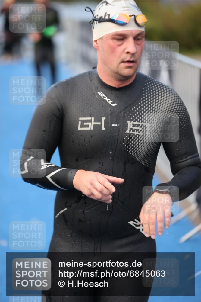 25.08.2024 - Elbe Triathlon Hamburg H.Heesch http://msf.ph/oto/6845063 25.08.2024 08:47:22 Schwimmen 119, 122, 125, 130, 137, 165, 181, 185, 193, 194 meine-sportfotos.de