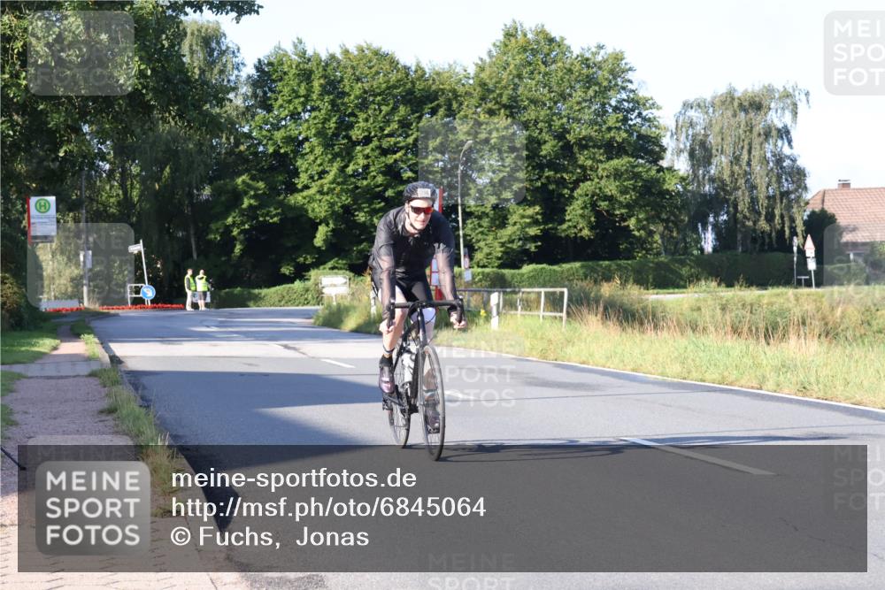 25.08.2024 - Elbe Triathlon Hamburg Fuchs,  Jonas http://msf.ph/oto/6845064 25.08.2024 09:05:49 Radfahren 296 meine-sportfotos.de