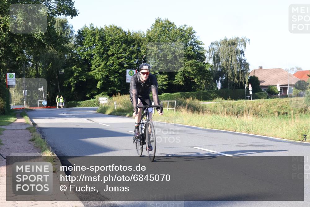 25.08.2024 - Elbe Triathlon Hamburg Fuchs,  Jonas http://msf.ph/oto/6845070 25.08.2024 09:05:49 Radfahren 296 meine-sportfotos.de