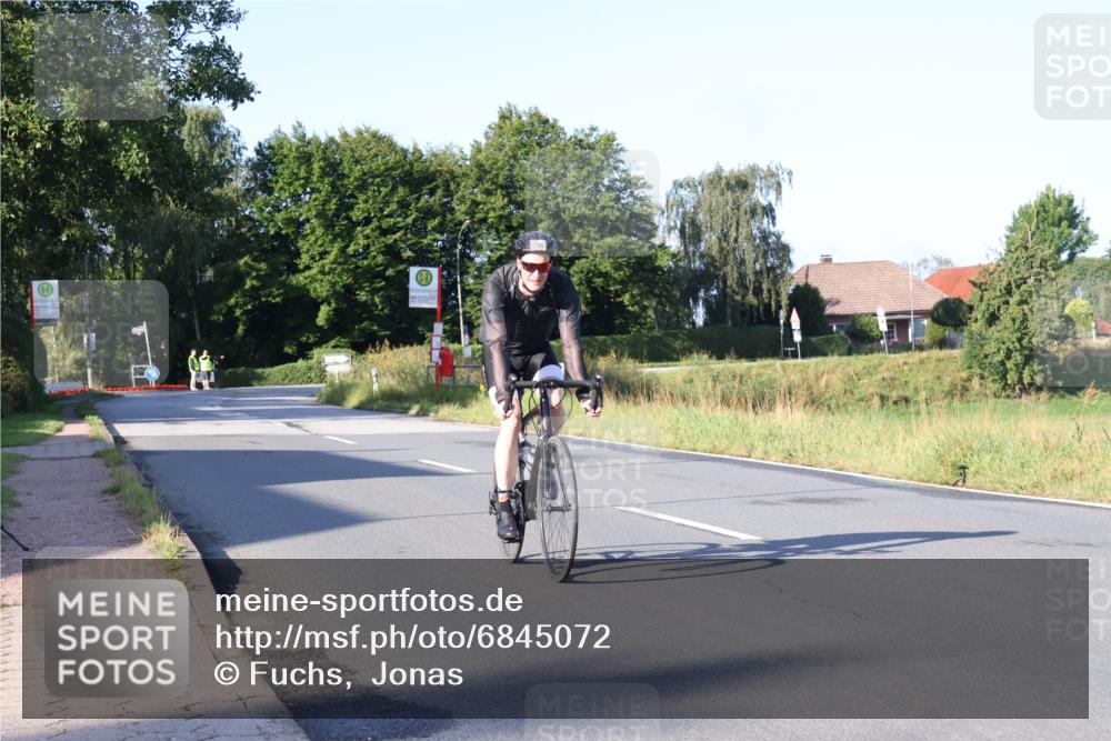 25.08.2024 - Elbe Triathlon Hamburg Fuchs,  Jonas http://msf.ph/oto/6845072 25.08.2024 09:05:49 Radfahren 296 meine-sportfotos.de
