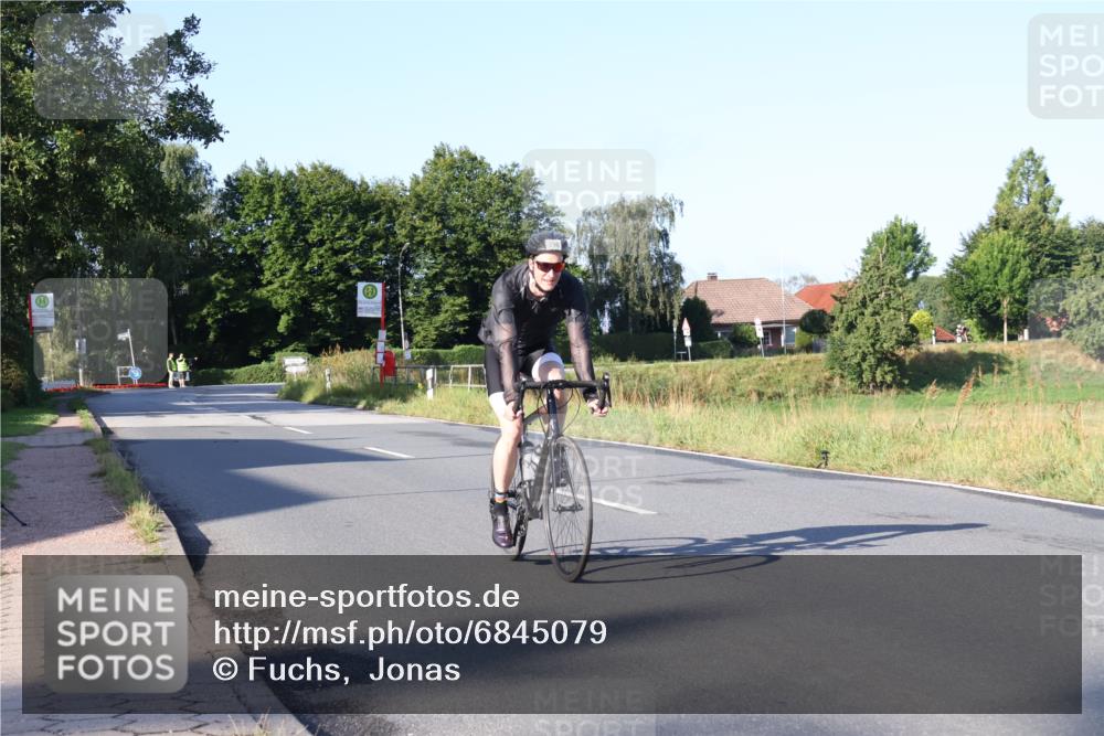 25.08.2024 - Elbe Triathlon Hamburg Fuchs,  Jonas http://msf.ph/oto/6845079 25.08.2024 09:05:49 Radfahren 296 meine-sportfotos.de