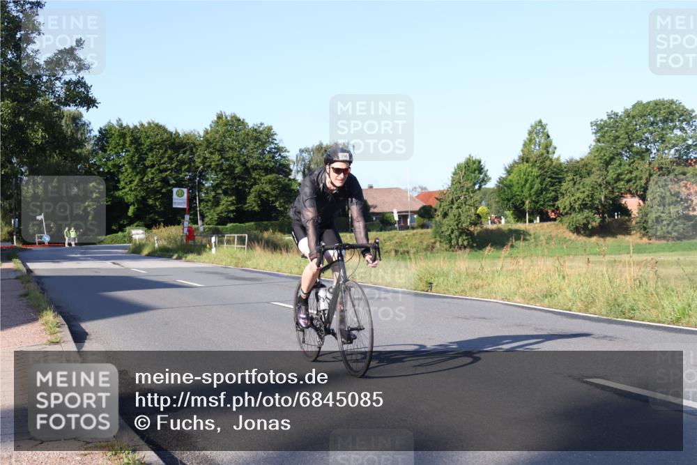 25.08.2024 - Elbe Triathlon Hamburg Fuchs,  Jonas http://msf.ph/oto/6845085 25.08.2024 09:05:49 Radfahren 296 meine-sportfotos.de