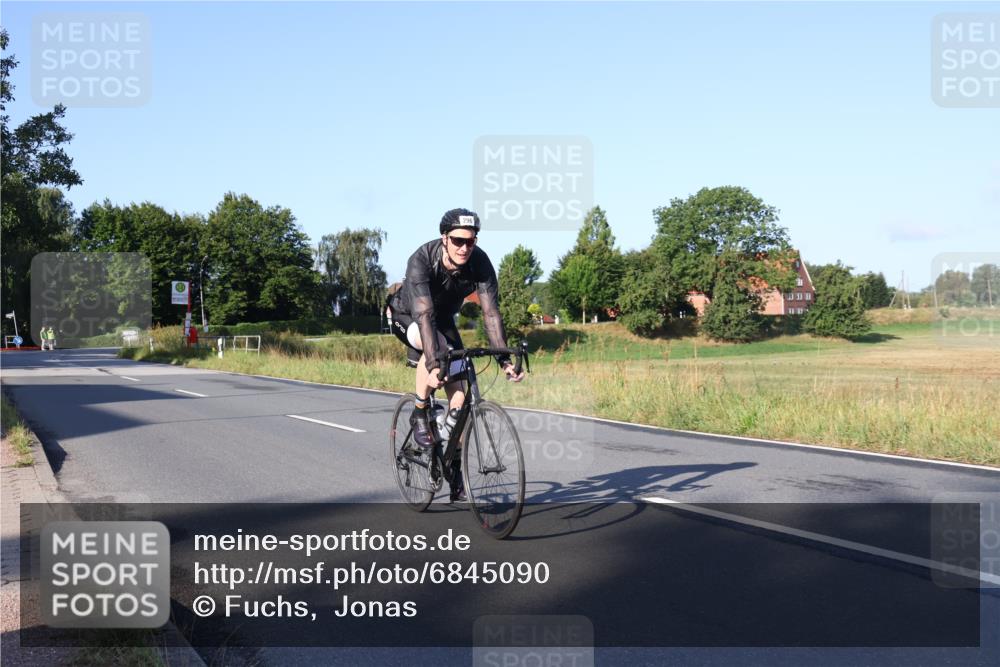 25.08.2024 - Elbe Triathlon Hamburg Fuchs,  Jonas http://msf.ph/oto/6845090 25.08.2024 09:05:49 Radfahren 296 meine-sportfotos.de