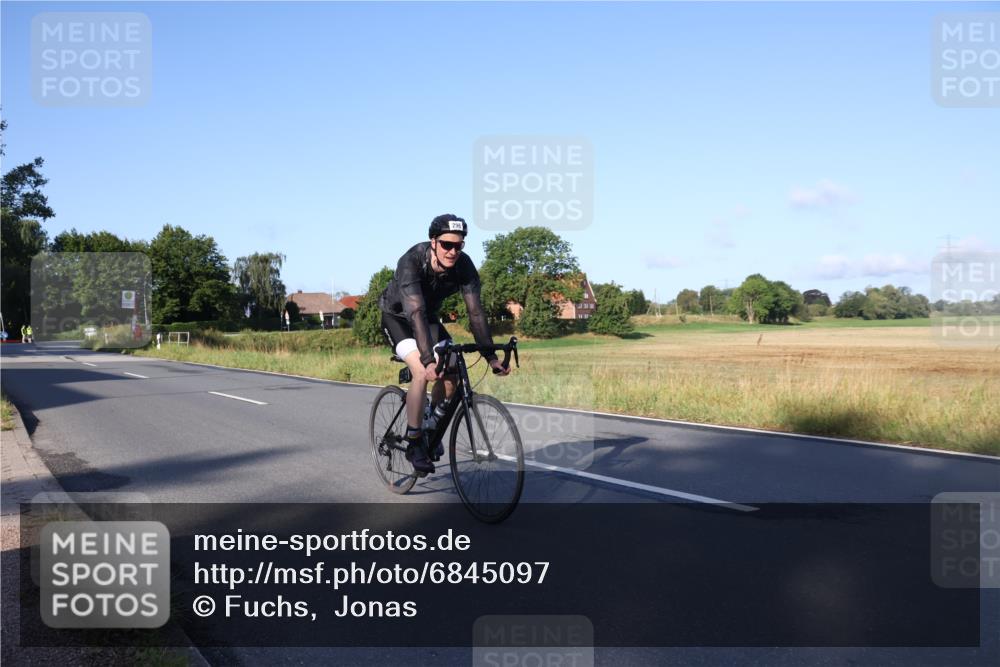 25.08.2024 - Elbe Triathlon Hamburg Fuchs,  Jonas http://msf.ph/oto/6845097 25.08.2024 09:05:50 Radfahren 296 meine-sportfotos.de