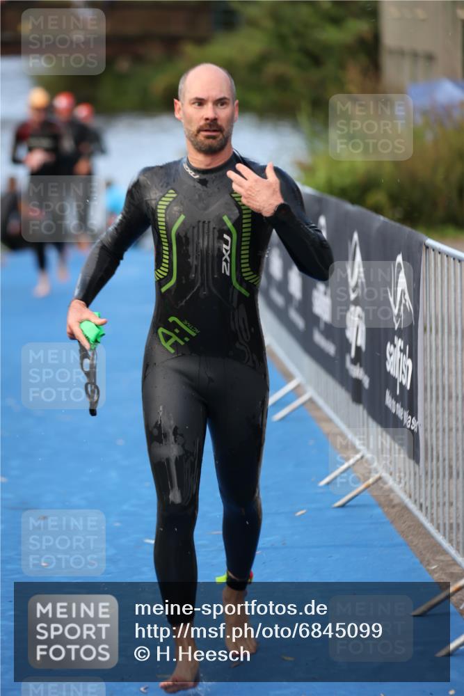 25.08.2024 - Elbe Triathlon Hamburg H.Heesch http://msf.ph/oto/6845099 25.08.2024 08:47:25 Schwimmen 119, 122, 125, 130, 137, 165, 181, 185, 193, 194 meine-sportfotos.de