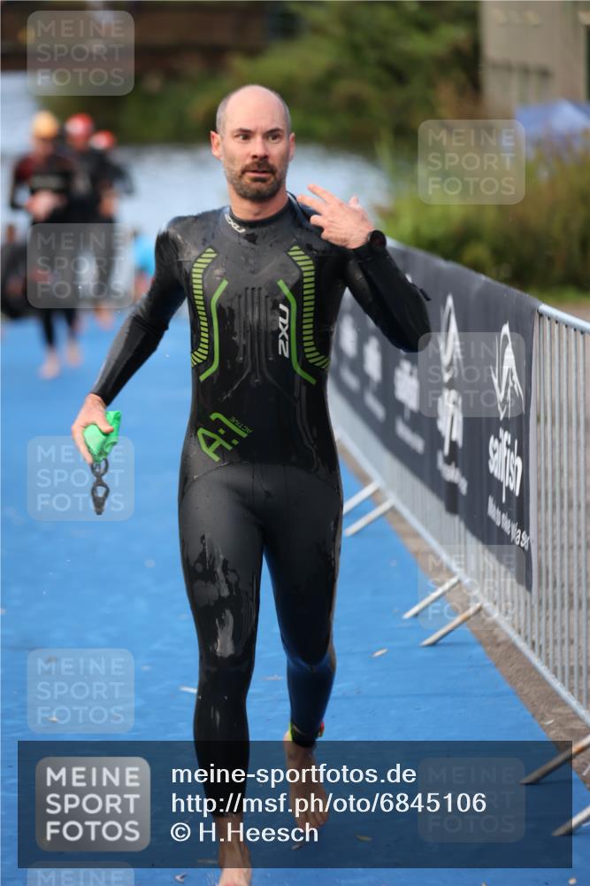 25.08.2024 - Elbe Triathlon Hamburg H.Heesch http://msf.ph/oto/6845106 25.08.2024 08:47:25 Schwimmen 119, 122, 125, 130, 137, 165, 181, 185, 193, 194 meine-sportfotos.de