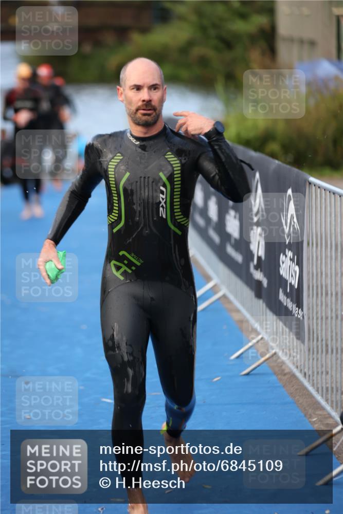 25.08.2024 - Elbe Triathlon Hamburg H.Heesch http://msf.ph/oto/6845109 25.08.2024 08:47:26 Schwimmen 119, 122, 125, 130, 137, 165, 181, 185, 193, 194 meine-sportfotos.de