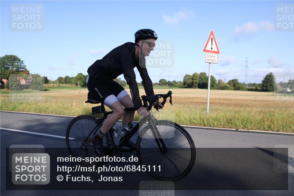 25.08.2024 - Elbe Triathlon Hamburg Fuchs,  Jonas http://msf.ph/oto/6845111 25.08.2024 09:05:50 Radfahren 296 meine-sportfotos.de