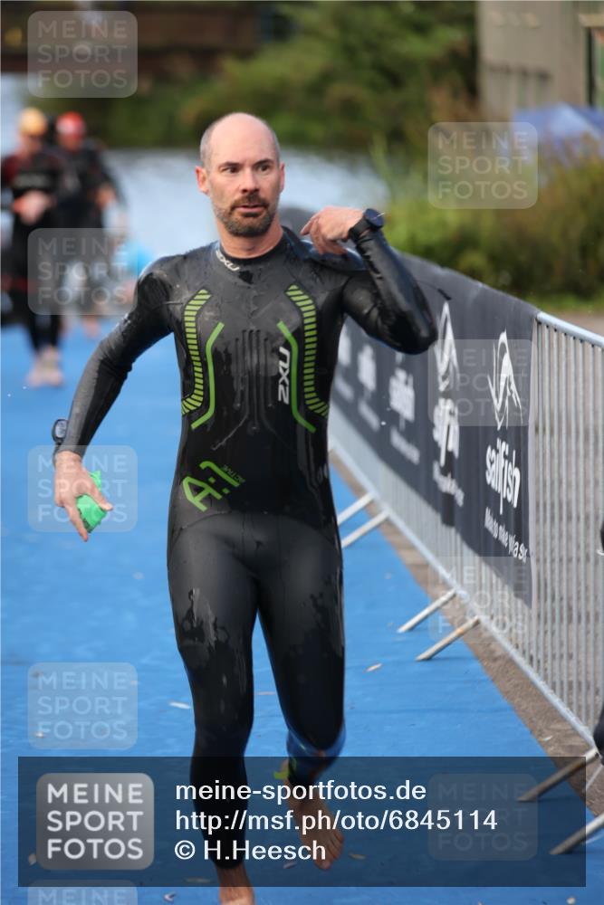 25.08.2024 - Elbe Triathlon Hamburg H.Heesch http://msf.ph/oto/6845114 25.08.2024 08:47:26 Schwimmen 119, 122, 125, 130, 137, 165, 181, 185, 193, 194 meine-sportfotos.de