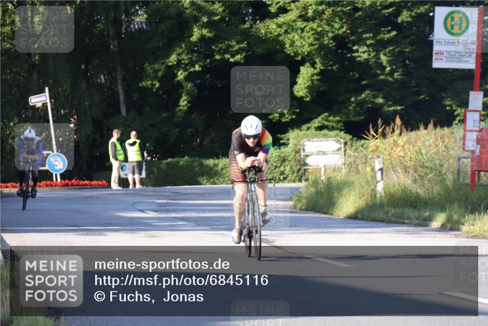 25.08.2024 - Elbe Triathlon Hamburg Fuchs,  Jonas http://msf.ph/oto/6845116 25.08.2024 09:05:59 Radfahren 50, 176 meine-sportfotos.de