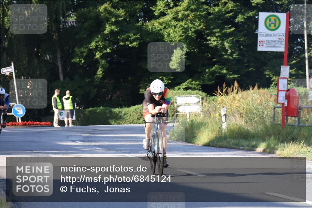 25.08.2024 - Elbe Triathlon Hamburg Fuchs,  Jonas http://msf.ph/oto/6845124 25.08.2024 09:05:59 Radfahren 50, 176 meine-sportfotos.de