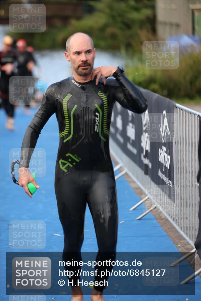 25.08.2024 - Elbe Triathlon Hamburg H.Heesch http://msf.ph/oto/6845127 25.08.2024 08:47:26 Schwimmen 119, 122, 125, 130, 137, 165, 181, 185, 193, 194 meine-sportfotos.de