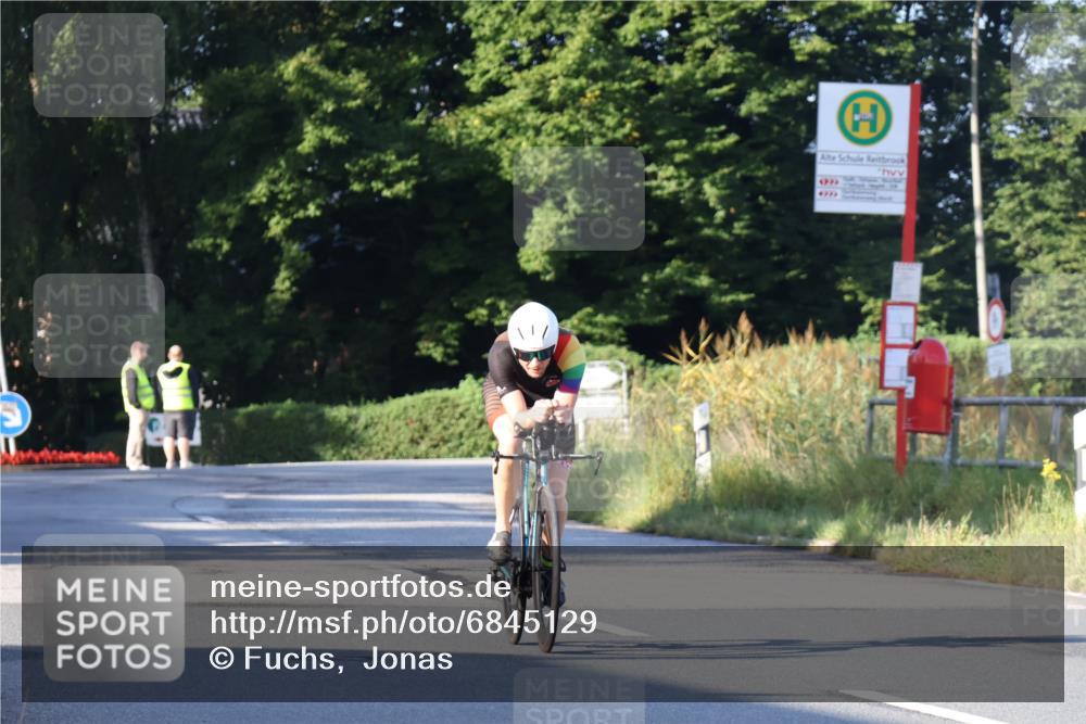 25.08.2024 - Elbe Triathlon Hamburg Fuchs,  Jonas http://msf.ph/oto/6845129 25.08.2024 09:06:00 Radfahren 50, 176 meine-sportfotos.de