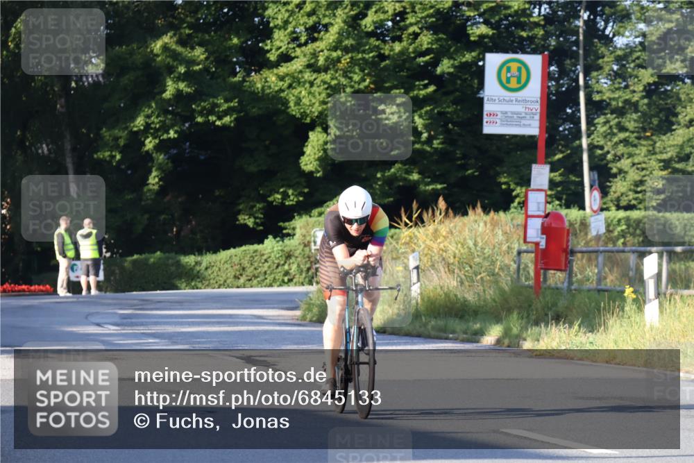 25.08.2024 - Elbe Triathlon Hamburg Fuchs,  Jonas http://msf.ph/oto/6845133 25.08.2024 09:06:00 Radfahren 50, 176 meine-sportfotos.de