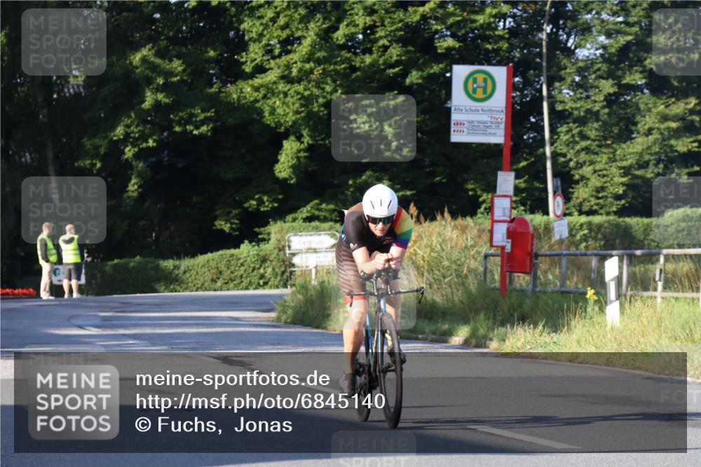 25.08.2024 - Elbe Triathlon Hamburg Fuchs,  Jonas http://msf.ph/oto/6845140 25.08.2024 09:06:00 Radfahren 50, 176 meine-sportfotos.de