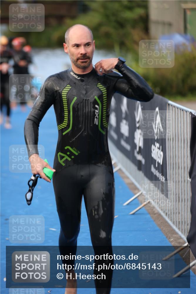 25.08.2024 - Elbe Triathlon Hamburg H.Heesch http://msf.ph/oto/6845143 25.08.2024 08:47:26 Schwimmen 119, 122, 125, 130, 137, 165, 181, 185, 193, 194 meine-sportfotos.de