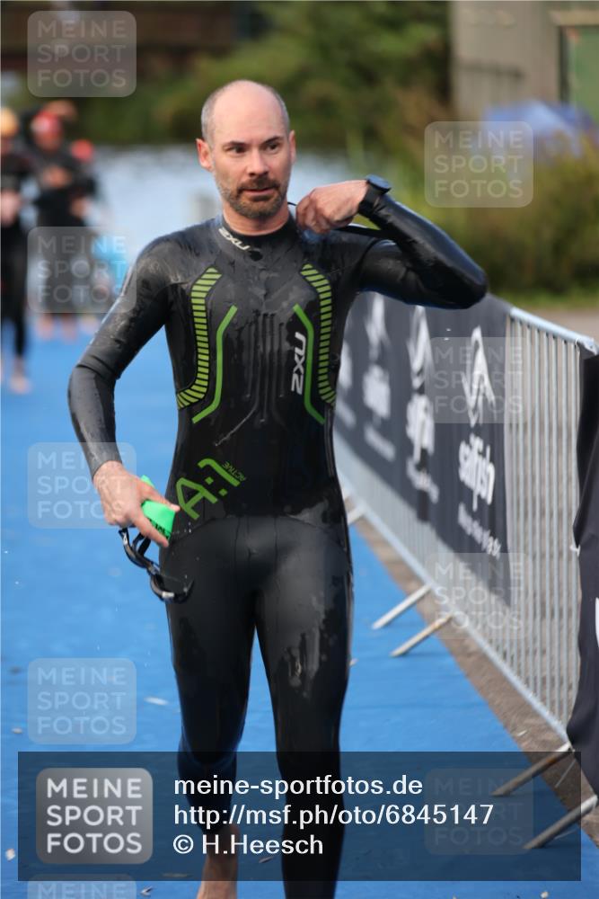 25.08.2024 - Elbe Triathlon Hamburg H.Heesch http://msf.ph/oto/6845147 25.08.2024 08:47:26 Schwimmen 119, 122, 125, 130, 137, 165, 181, 185, 193, 194 meine-sportfotos.de