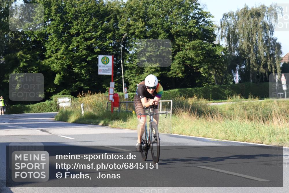 25.08.2024 - Elbe Triathlon Hamburg Fuchs,  Jonas http://msf.ph/oto/6845151 25.08.2024 09:06:00 Radfahren 50, 176 meine-sportfotos.de