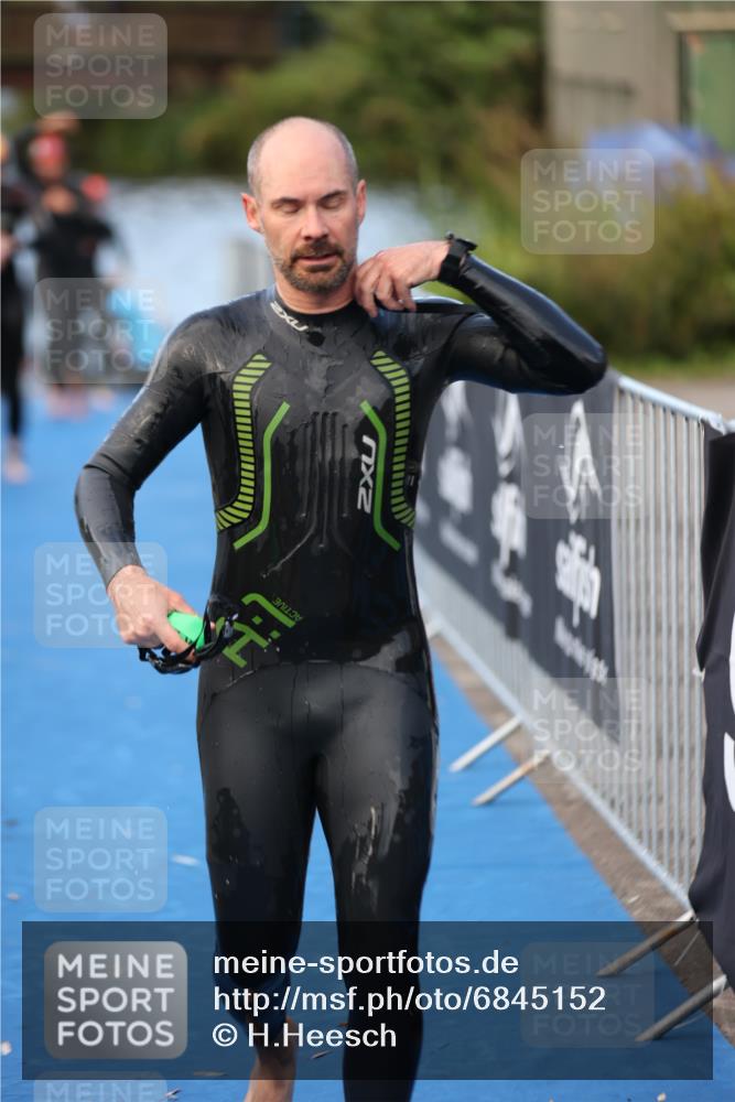 25.08.2024 - Elbe Triathlon Hamburg H.Heesch http://msf.ph/oto/6845152 25.08.2024 08:47:26 Schwimmen 119, 122, 125, 130, 137, 165, 181, 185, 193, 194 meine-sportfotos.de