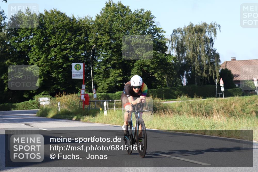 25.08.2024 - Elbe Triathlon Hamburg Fuchs,  Jonas http://msf.ph/oto/6845161 25.08.2024 09:06:01 Radfahren 50, 176 meine-sportfotos.de